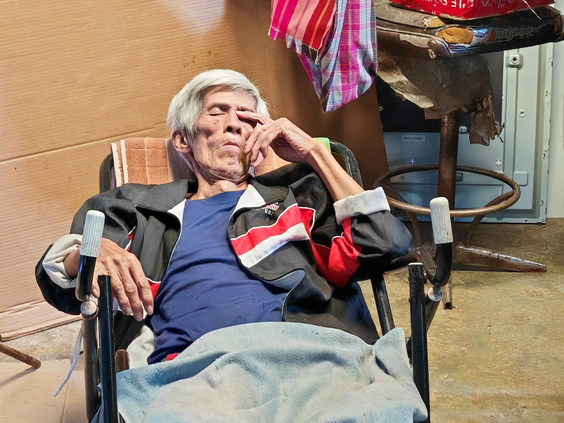 Die Menschen Bangkoks, mit ihren offenen Lächeln und friedlichen Blicken, tragen eine Wärme in sich, die sich wie ein unsichtbarer Strom durch die Stadt zieht.