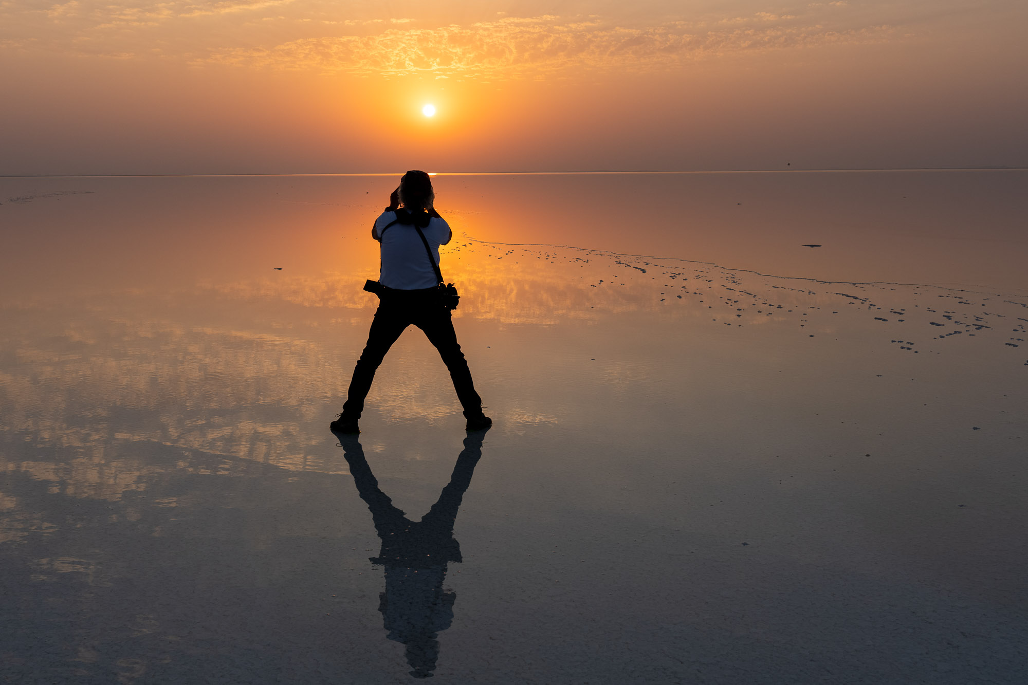 Die letzten Tage verbrachten wir in abgelegenen Regionen, weit entfernt vom digitalen Lärm der Welt. Dort, wo das Internet schweigt, spricht das Leben selbst – in Licht, Staub und Farben.